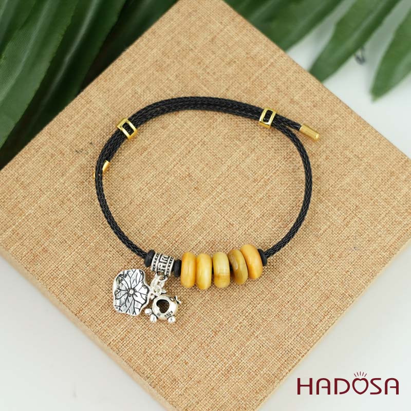 Vòng ngũ điếu mắt hổ vàng nâu mix charm treo lá sen