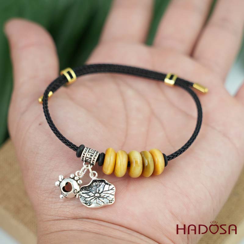 Vòng ngũ điếu mắt hổ vàng nâu mix charm treo lá sen