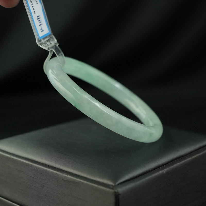 Vòng Ngọc Cẩm Thạch bản tròn xanh đậu ni 51