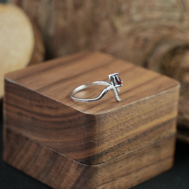 Nhẫn đá garnet 3*5mm bạc 925