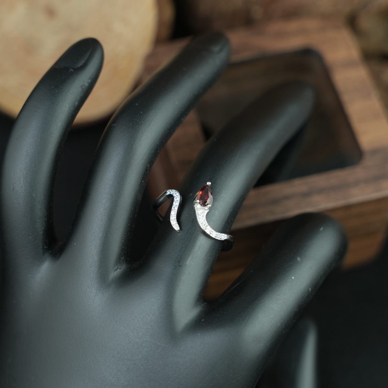 Nhẫn đá garnet 3*5mm bạc 925