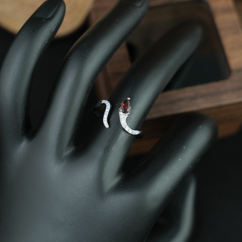 Nhẫn đá garnet 3*5mm bạc 925