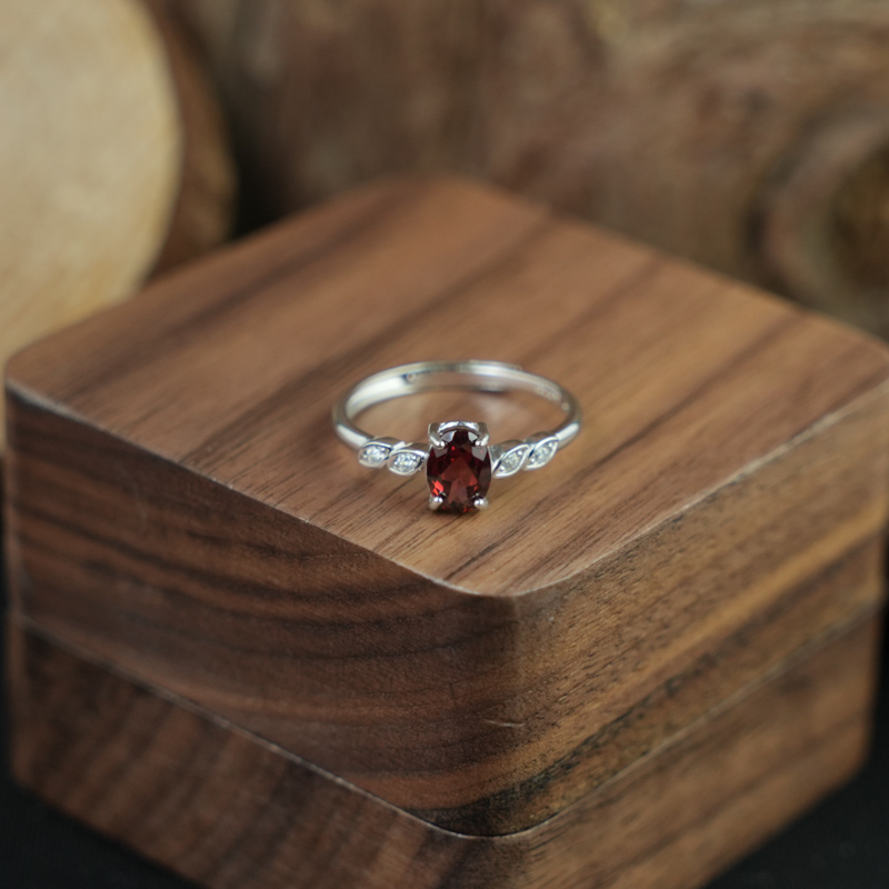 Nhẫn đá garnet 5*7mm bạc 925