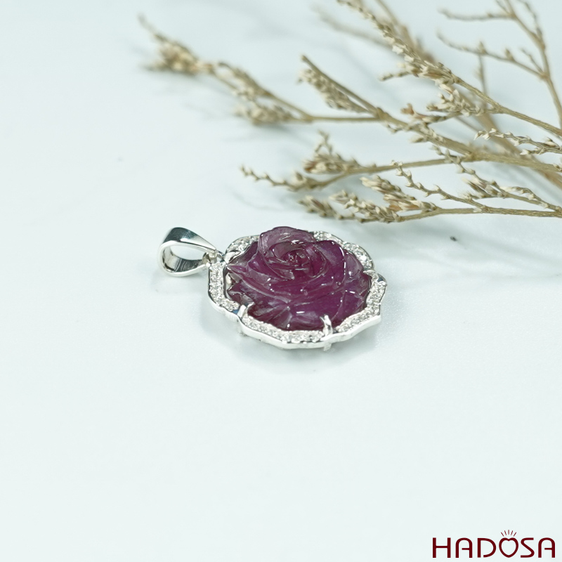 Hoa mẫu đơn Ruby hồng trong cao cấp