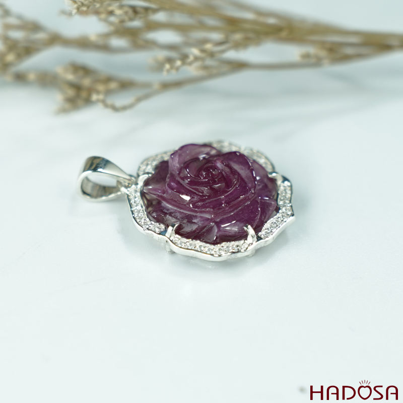 Hoa mẫu đơn Ruby hồng trong cao cấp