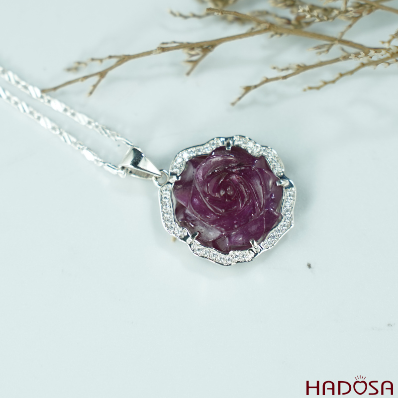 Hoa mẫu đơn Ruby hồng trong cao cấp