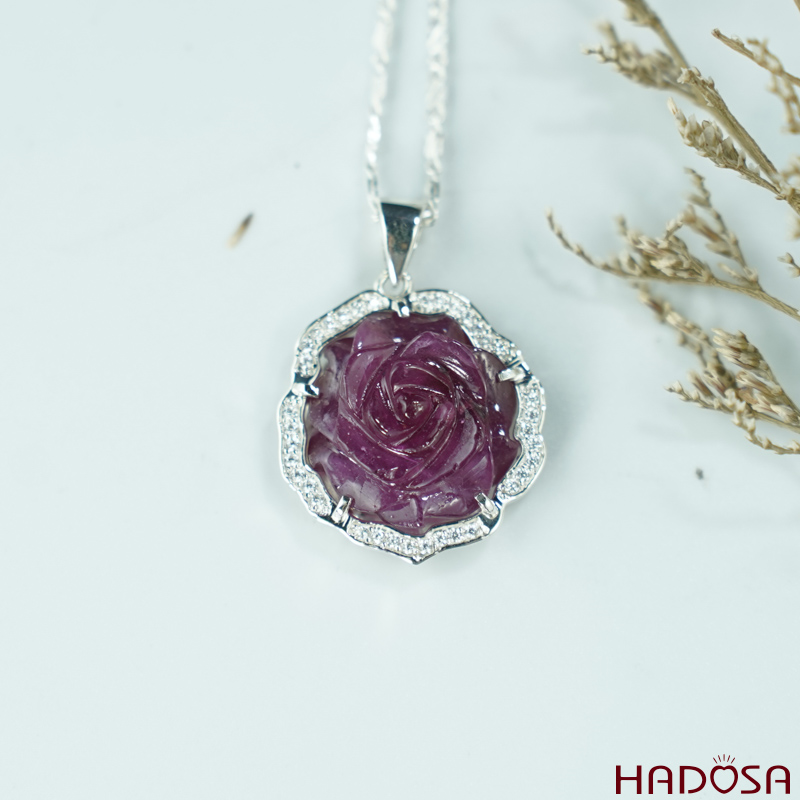 Hoa mẫu đơn Ruby hồng trong cao cấp