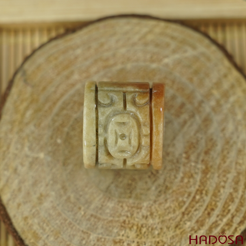 Lu thống Cẩm Thạch huyết chạm kim tiền 15*17mm