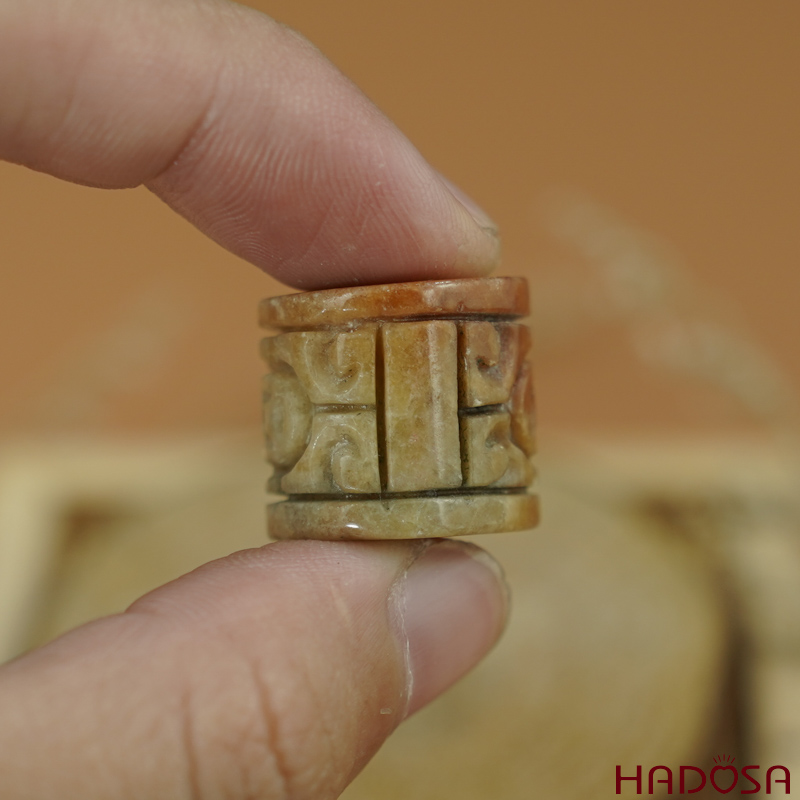 Lu thống Cẩm Thạch huyết chạm kim tiền 15*17mm