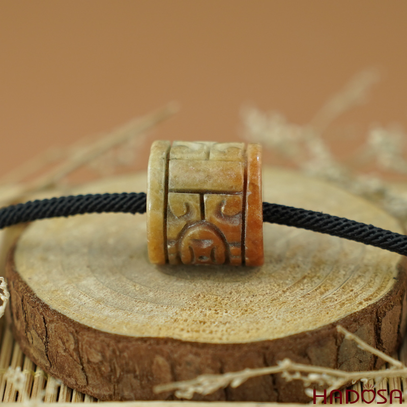 Lu thống Cẩm Thạch huyết chạm kim tiền 15*17mm