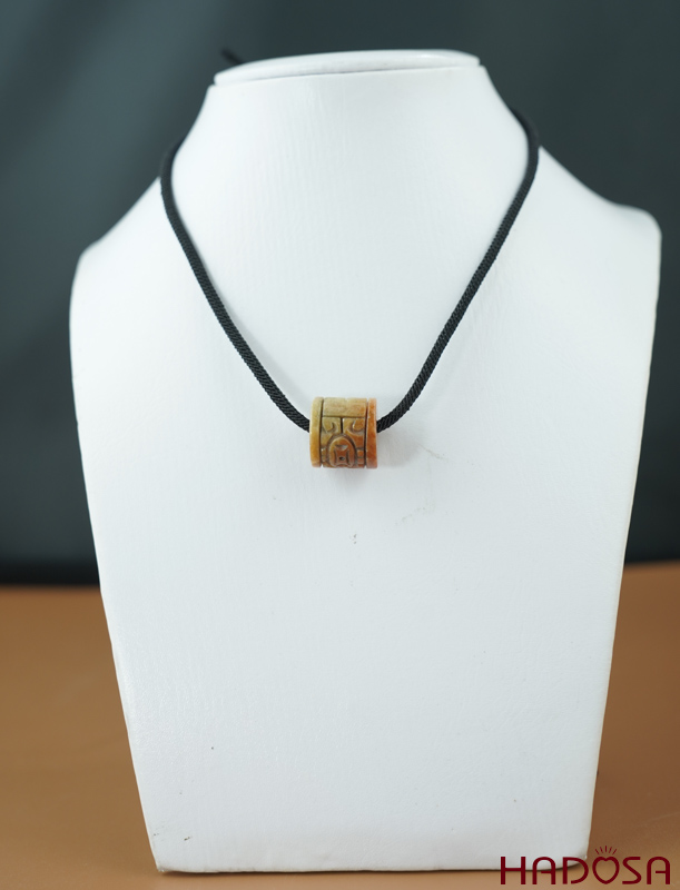 Lu thống Cẩm Thạch huyết chạm kim tiền 15*17mm