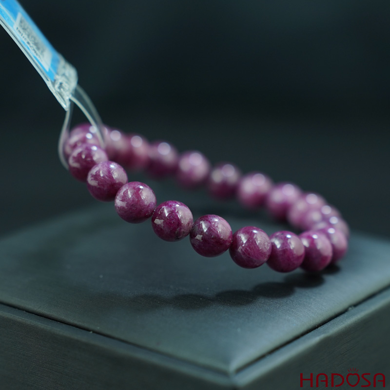 Vòng đá Ruby Nam Phi hồng đậm 8mm chuẩn 4A