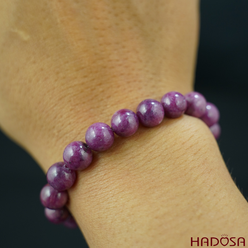 Vòng đá Ruby Nam Phi hồng đậm 8mm chuẩn 4A