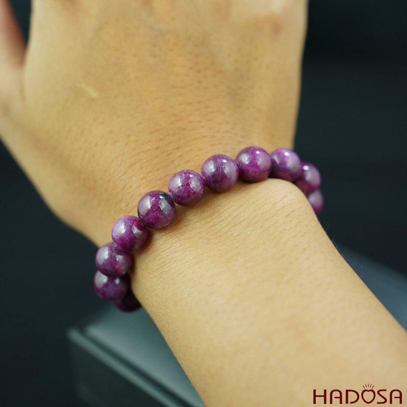 Vòng đá Ruby Nam Phi hồng đậm 9mm chuẩn 5A