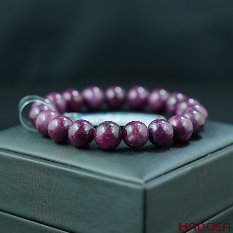 Vòng đá Ruby Nam Phi hồng đậm 10mm chuẩn 5A