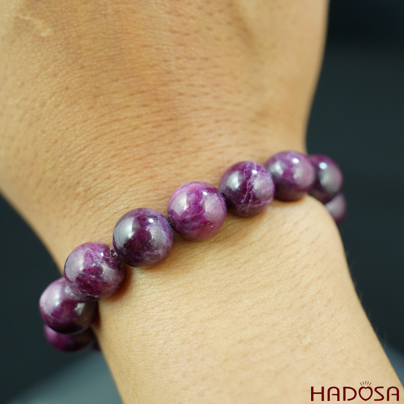 Vòng đá Ruby Nam Phi hồng đậm 10mm chuẩn 5A