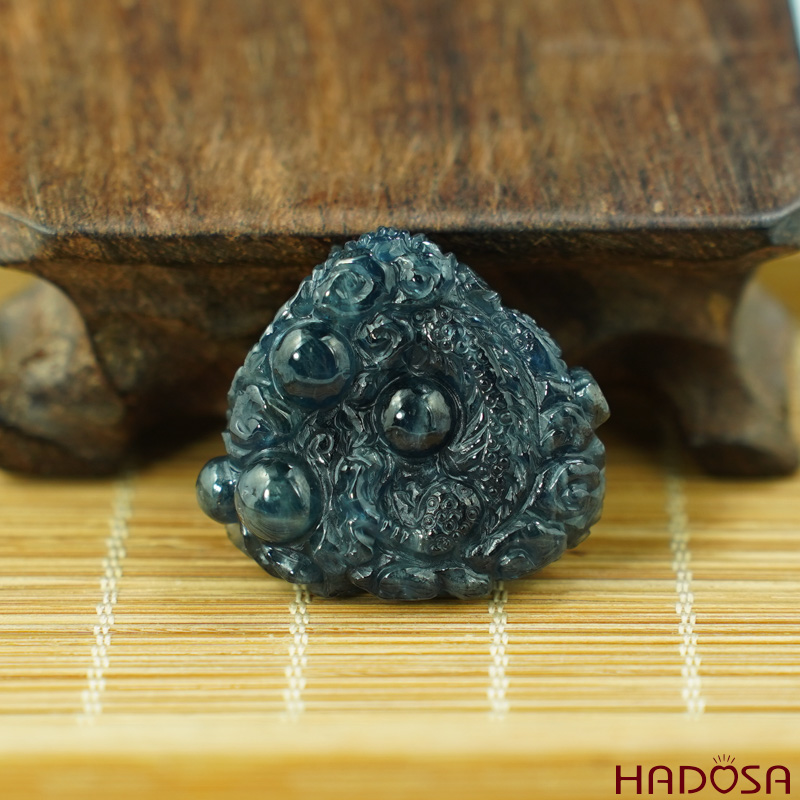 Mặt đá Sapphire Rồng phong thủy 30x34x11mm cao cấp