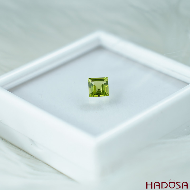 Mặt trang sức Peridot vuông 7mm