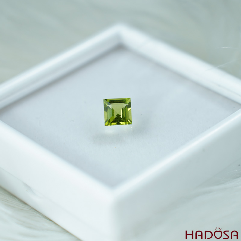Mặt trang sức Peridot vuông 7mm