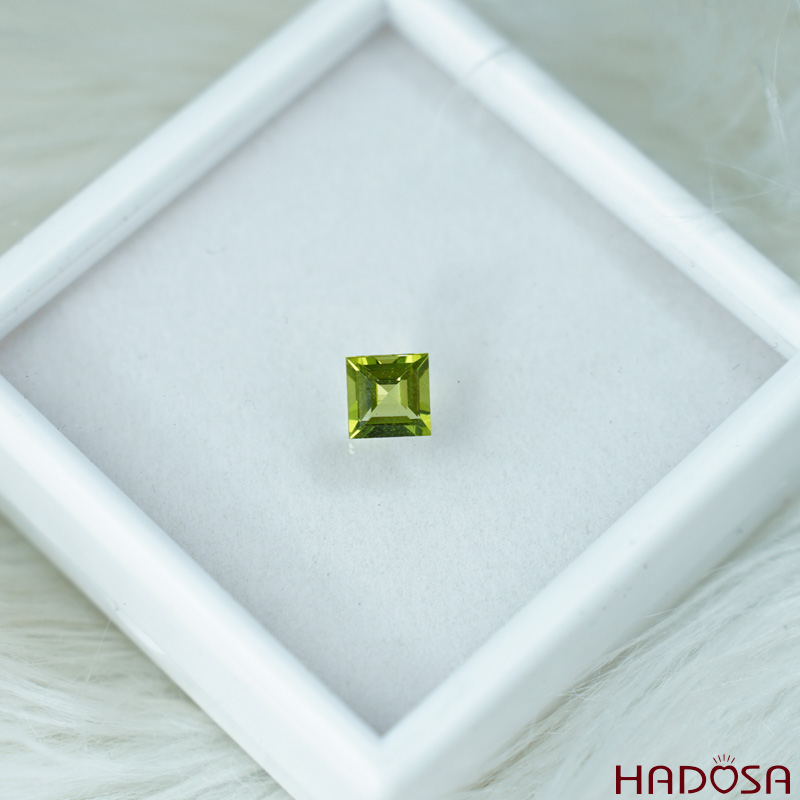 Mặt trang sức Peridot vuông 7mm