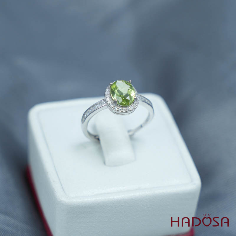 Nhẫn đá Peridot 6*8mm bạc 925