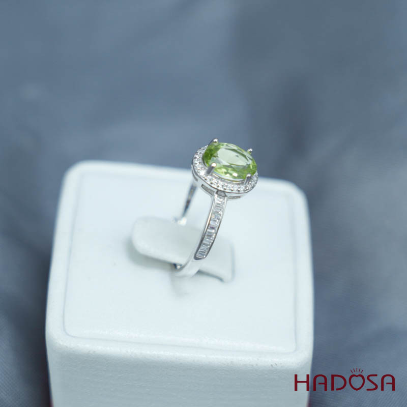 Nhẫn đá Peridot 6*8mm bạc 925
