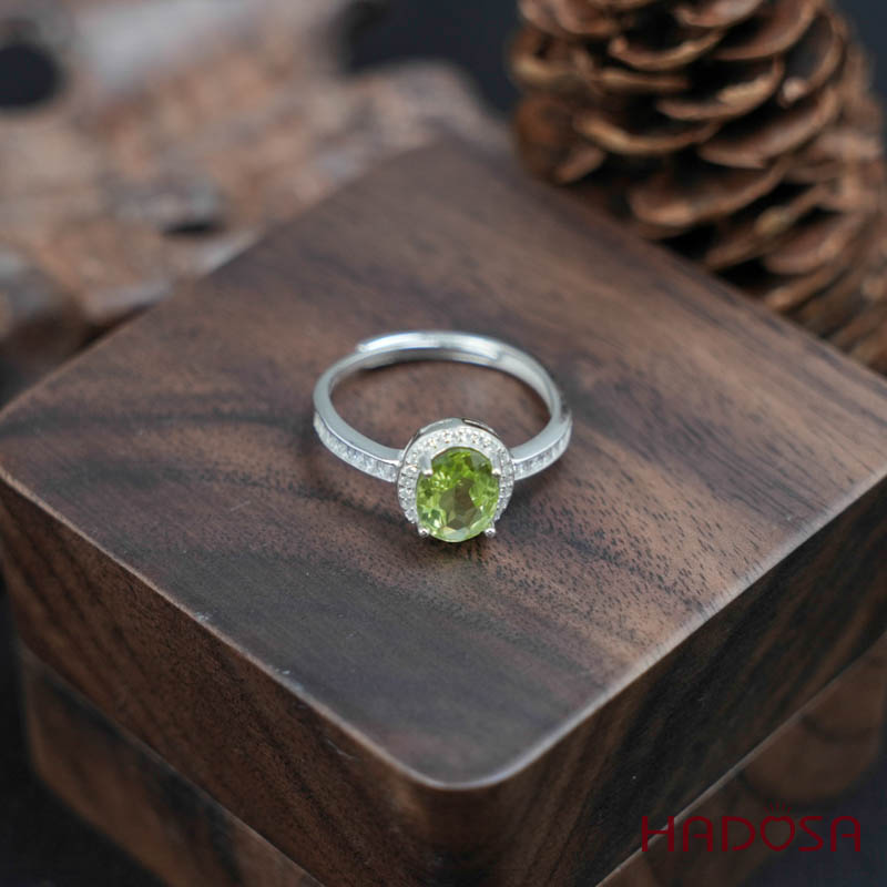 Nhẫn đá Peridot 6*8mm bạc 925
