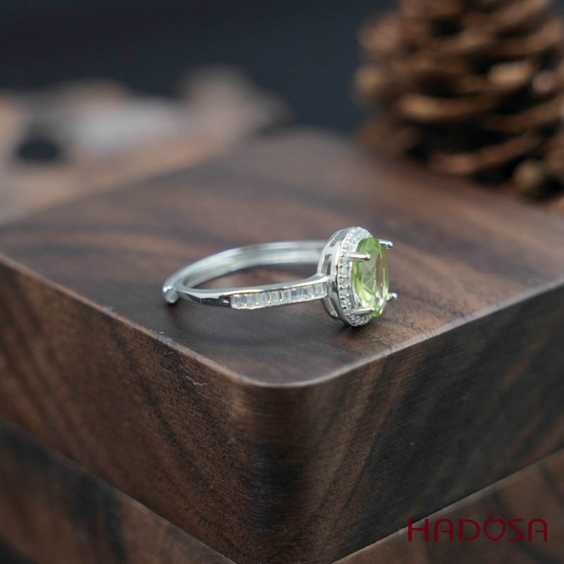 Nhẫn đá Peridot 6*8mm bạc 925