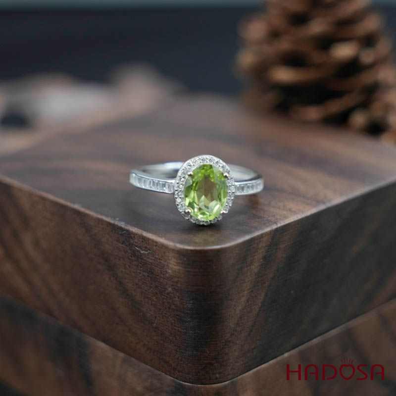 Nhẫn đá Peridot 6*8mm bạc 925