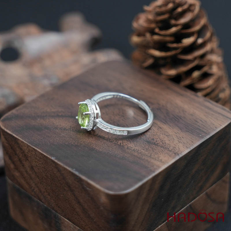 Nhẫn đá Peridot 6*8mm bạc 925