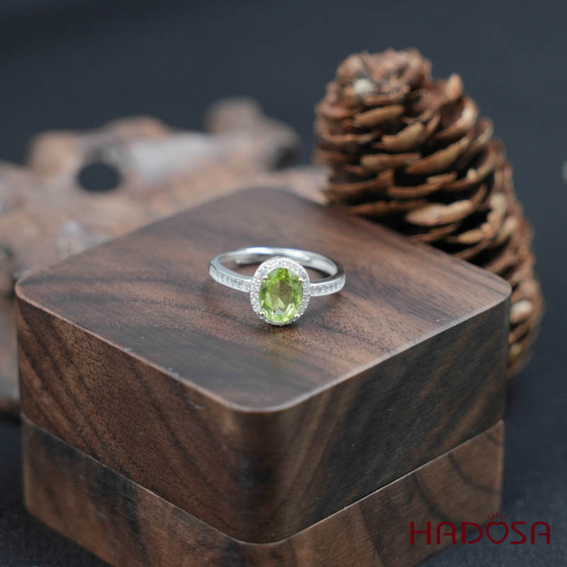 Nhẫn đá Peridot 6*8mm bạc 925