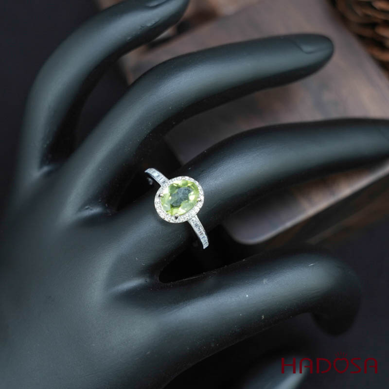 Nhẫn đá Peridot 6*8mm bạc 925