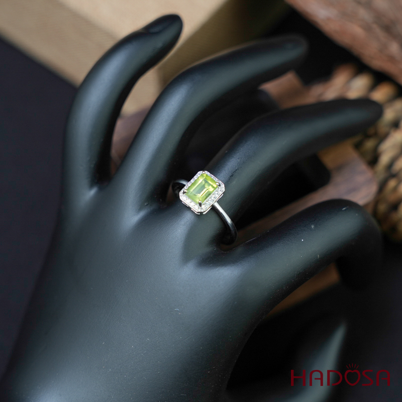 Nhẫn đá peridot6*8mm bạc 925