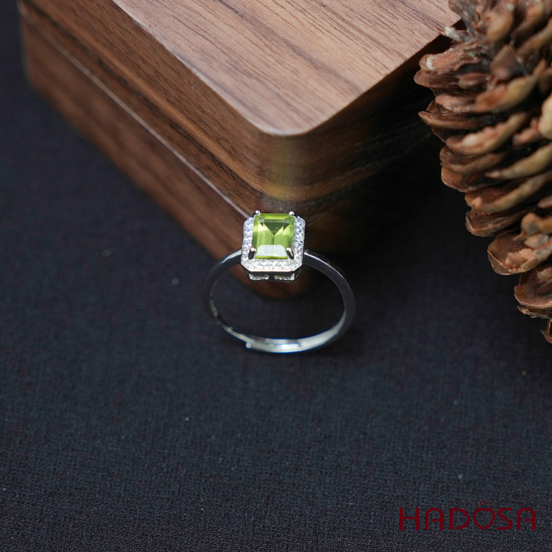 Nhẫn đá peridot6*8mm bạc 925