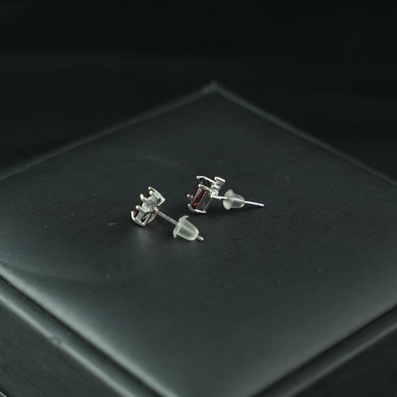 Hoa tai đá garnet chữ nhật 4x6mm bạc 925