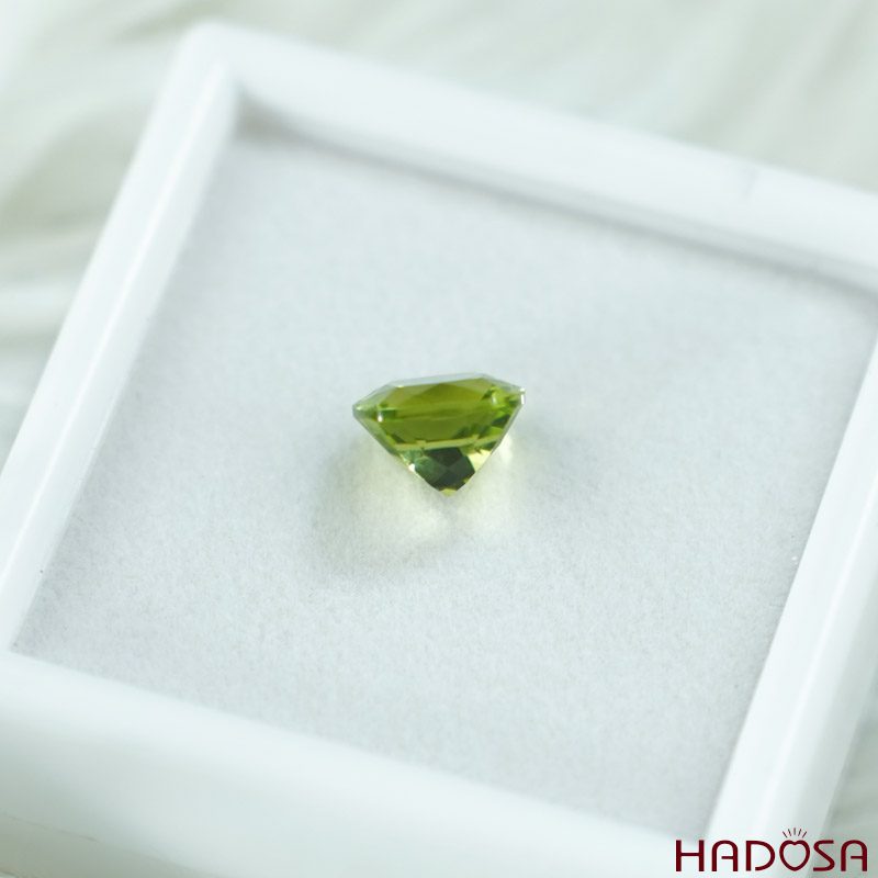 Mặt đá Peridot vuông Cus 7mm 5A