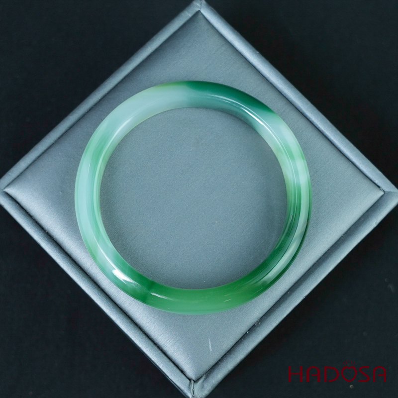 Vòng kiềng mã não xanh ni 56