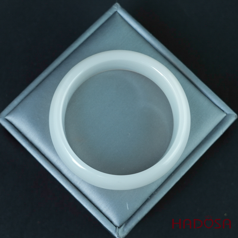 Vòng mã não trắng Ni 56