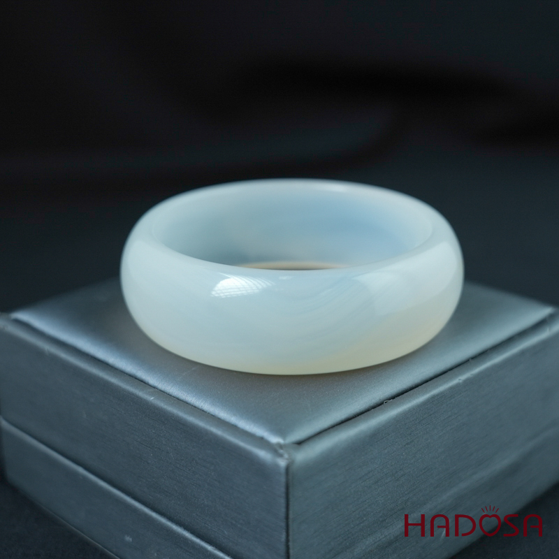 Vòng mã não trắng Ni 56