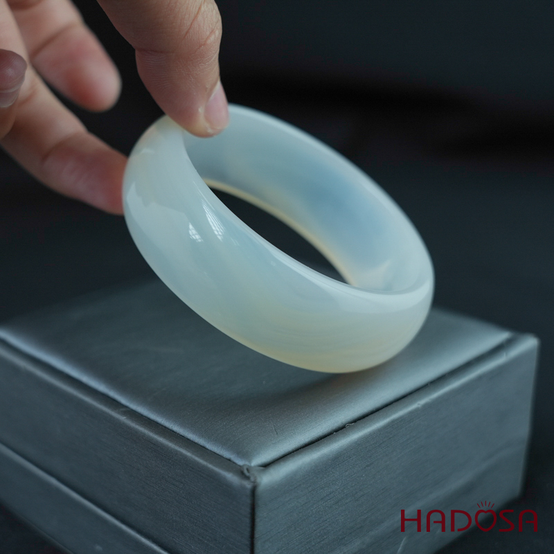 Vòng mã não trắng Ni 56