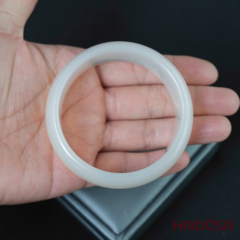 Vòng mã não trắng Ni 56