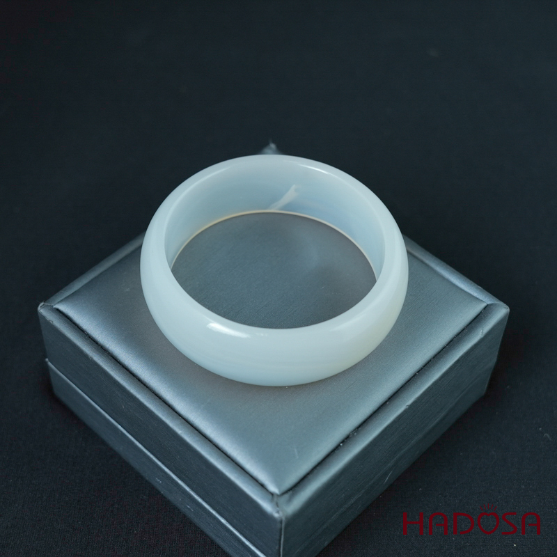 Vòng mã não trắng Ni 56