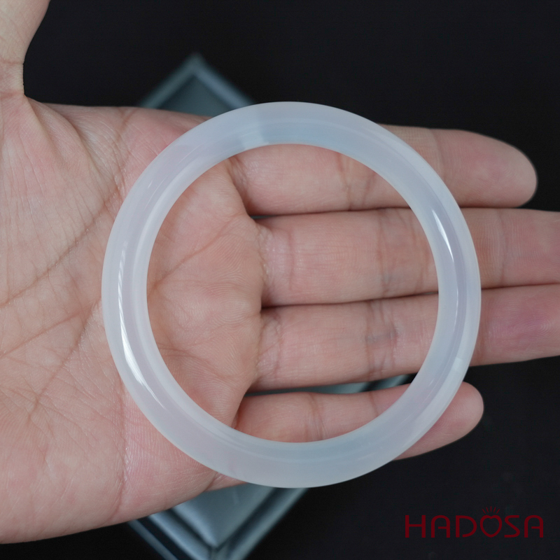 Vòng kiềng mã não trắng ngọc bản tròn ni 55