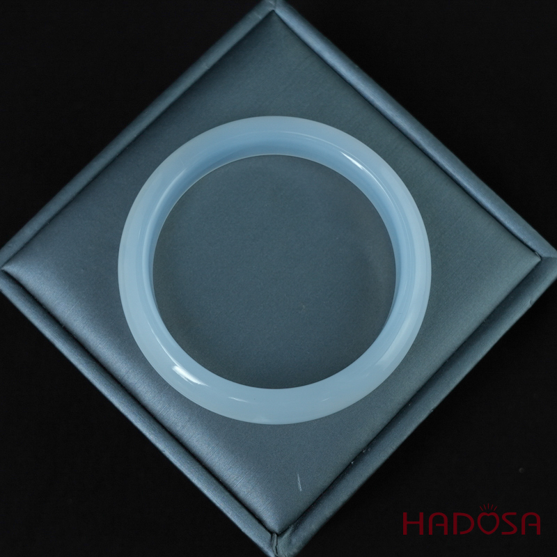 Vòng kiềng mã não trắng ngọc bản hẹ ni 52