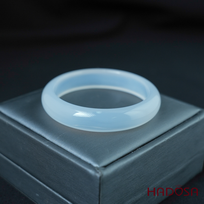 Vòng kiềng mã não trắng ngọc bản hẹ ni 52