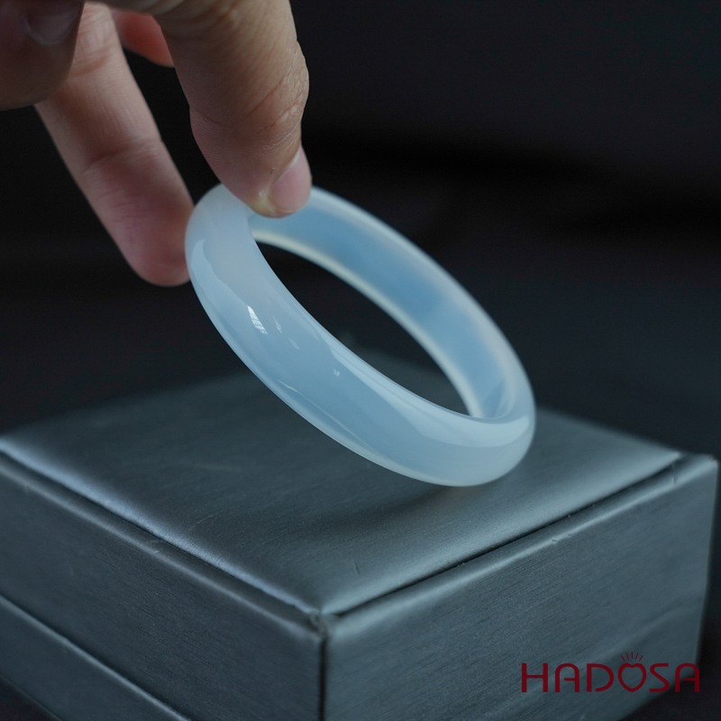 Vòng kiềng mã não trắng ngọc bản hẹ ni 52