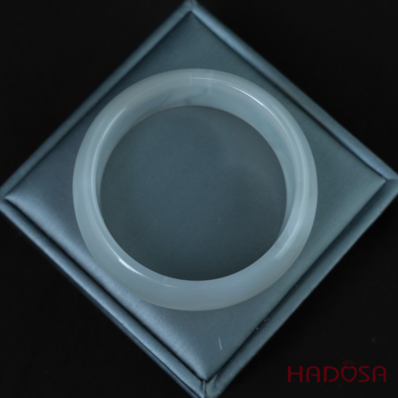 Vòng mã não trắng Ni 55