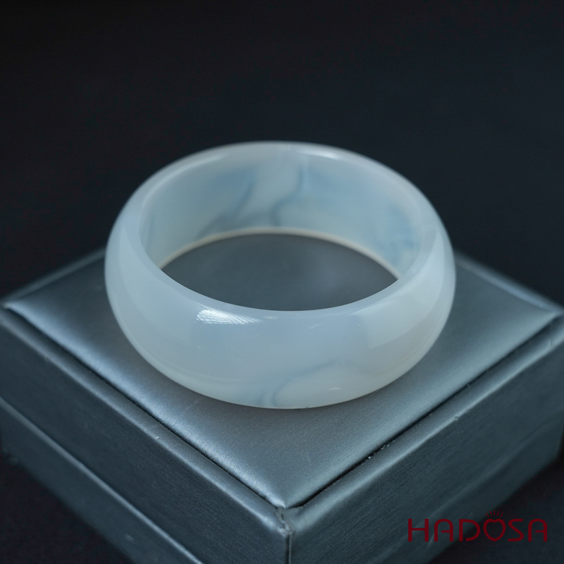 Vòng mã não trắng Ni 55