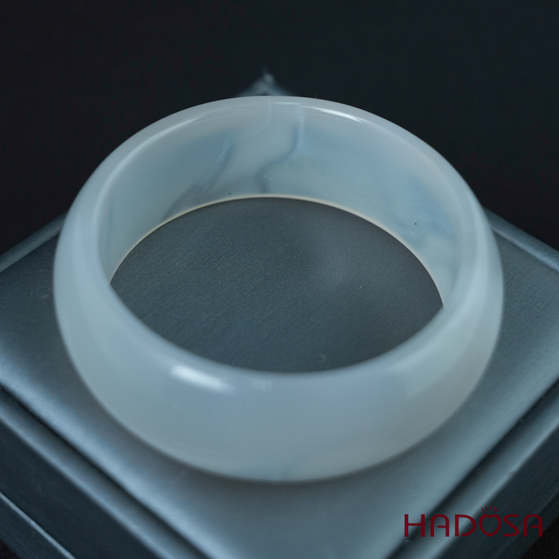 Vòng mã não trắng Ni 55