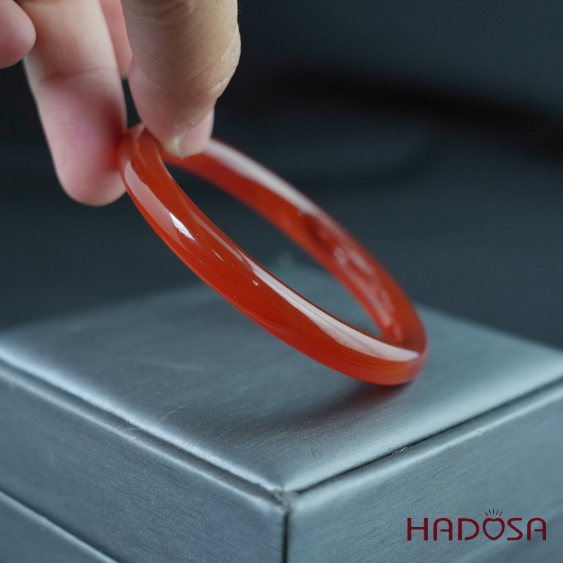 Vòng kiềng mã não đỏ bản tròn ni 54